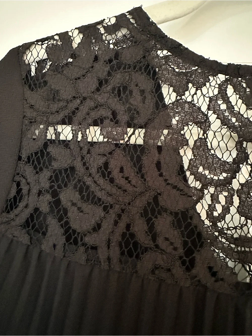 Michael Kors Black Lace-Trim Pleated Back V-Neck Blouse Size L NEW!